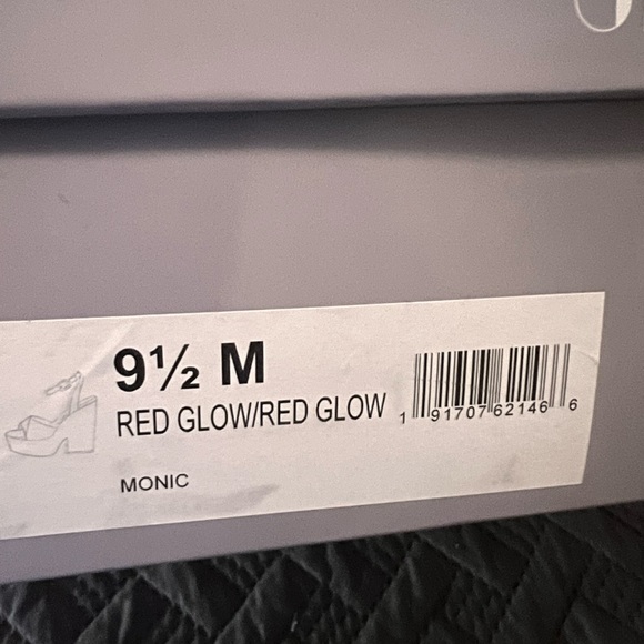 The sold out…Jlo Monic Red Glow Wedges - Picture 7 of 9